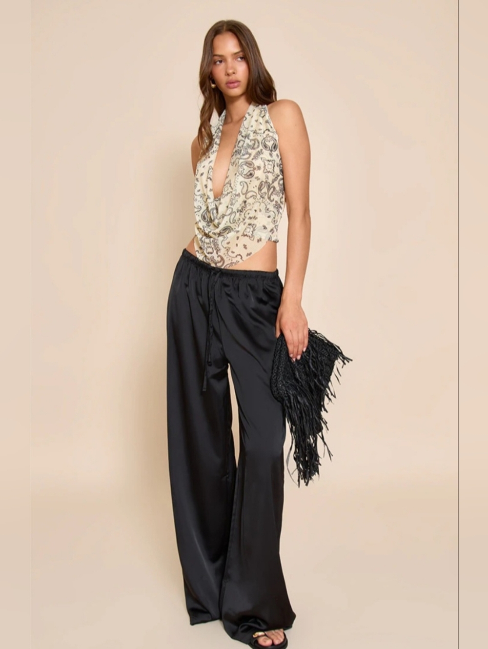 NWT PrettyLittleThing Draped Halter Bandana Print Top in Cream - Picture 2 of 9